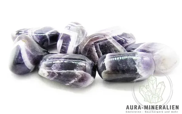 Chevron Amethyst Trommelstein aus Südafrika mit typischem lila-weißen Fischgrätenmuster