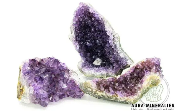 Violette Amethyst Kristallstufe mit natürlichen Spitzen aus Brasilien