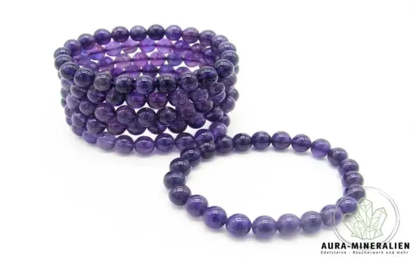 elastisches Kugelarmband aus violettem Amethyst mit 8mm Perlen aus Brasilien.
