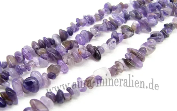 Endloser Kettenstrang aus violetten gerundeten Amethyst-Splittern 80 cm lang