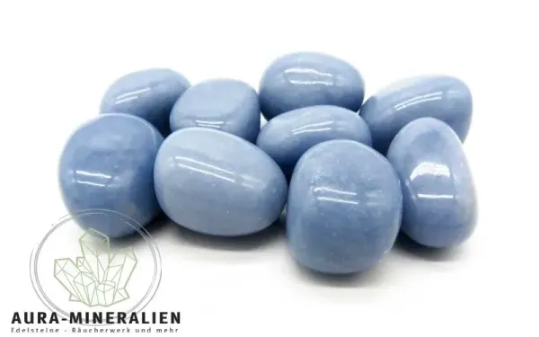 Himmelblauer Anhydrit Angelit Trommelstein aus Peru mit glatter Oberfläche