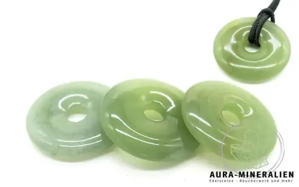 Grüner Edelserpentin New Jade Donut Anhänger mit 30 mm Durchmesser aus China