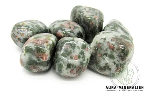 Eklogit ( Omphacit-Granat ) Trommelsteine