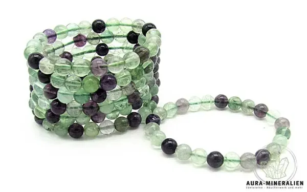 Fluorit Kugelarmband 8mm mit violetten und grünen Perlen auf Gummizug