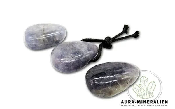 Blauer Iolith Freeform Anhänger aus Mysore mit seitlicher Bohrung.