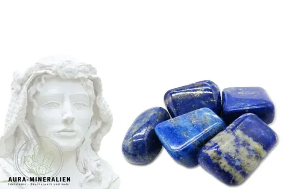 Tiefblauer Lapislazuli Trommelstein mit goldenen Pyrit-Einschlüssen in A-Qualität.