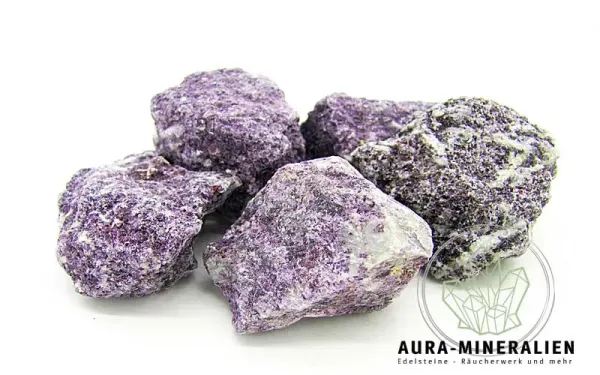 Violetter Lepidolith Rohstein mit Glimmer-Effekt aus Brasilien.