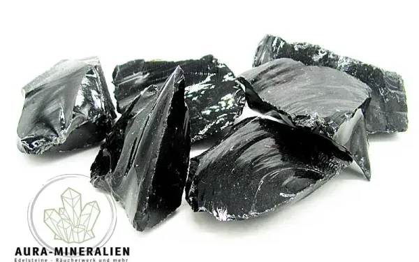 Tiefschwarzer Obsidian Rohstein aus Mexiko mit charakteristischem Glanz.