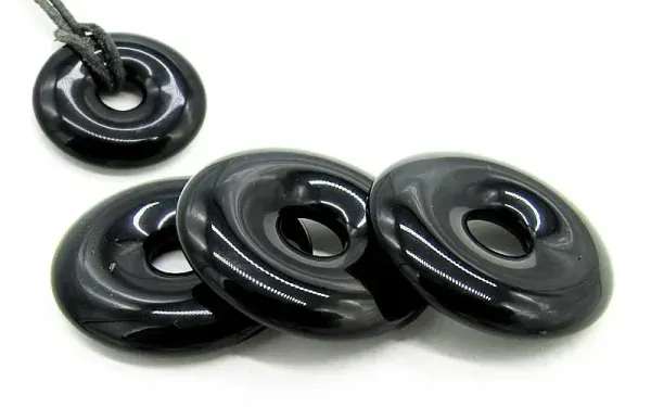 Tiefschwarzer Onyx Donut Anhänger aus Rajasthan Indien