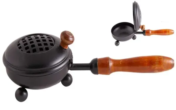 Schwarzes Räuchergefäß aus Eisen mit langem Holzgriff 22 cm