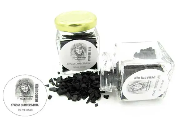 Styrax-Räucherkohle in einer Glasflasche mit schwarzem Twist-off-Verschluss von Aura Mineralien