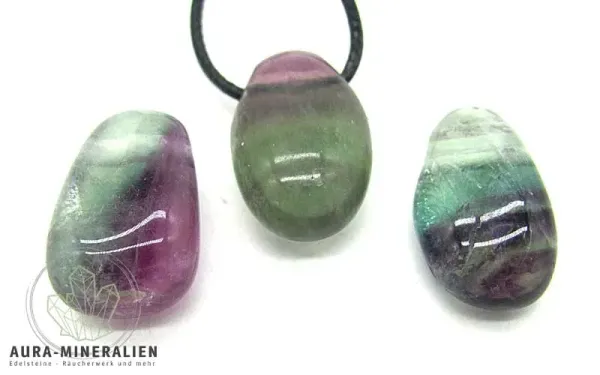 Regenbogenfluorit Tropfen Anhänger 25mm mit violetter und grüner Bänderung