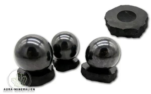 Schungit Kugel 5 cm mit Ständer aus Karelien