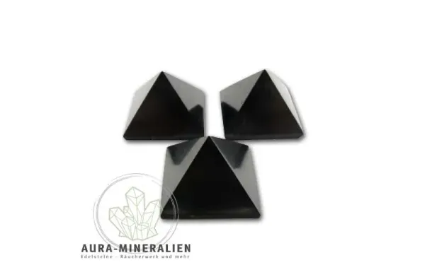Schungit Pyramide 3 x 3 cm, original aus Karelien