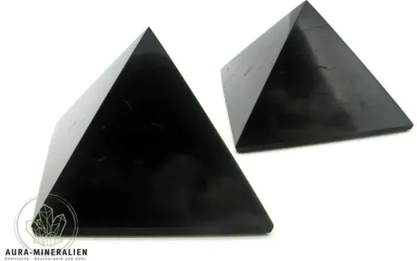 Schungit Pyramide 8x8 cm Original aus Karelien Zazoginskoe