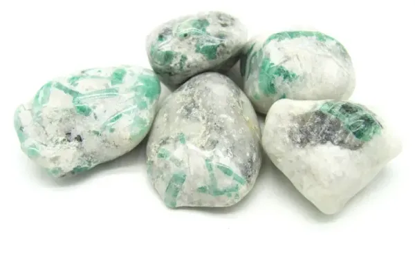 Smaragd in Matrix Trommelsteine