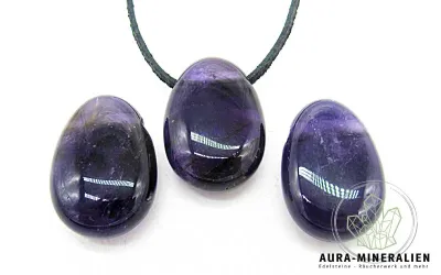 Gebohrter Amethyst Tropfen Anhänger in Dunkelviolett aus Brasilien.