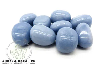 Himmelblauer Anhydrit Angelit Trommelstein aus Peru mit glatter Oberfläche
