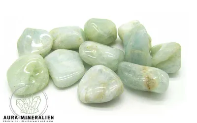 Aquamarin Trommelstein aus Brasilien in zartem Blau-grün, Handschmeichler von Aura Mineralien.