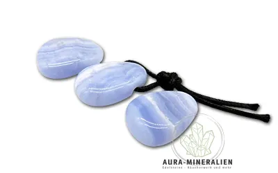 Hellblauer Blue Lace Chalcedon Anhänger als Tropfen geschliffen.