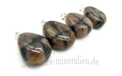 Brauner Chiastolith Anhänger (Kreuzstein) mit dunkler Kreuz-Maserung und Silberöse – Aura Mineralien