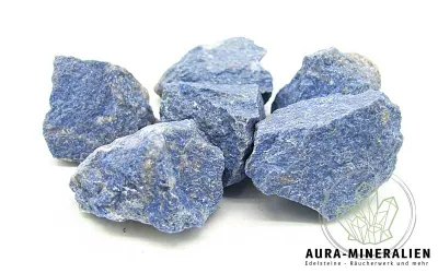 Blauer Dumortierit Rohstein aus Mosambik für energetische Arbeit.