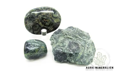 Eldarit Kabamba Set von Aura Mineralien mit Rohstein, Trommelstein und Scheibenstein mit typischer Augen-Musterung.