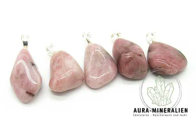 Rötlich schimmernder Erdbeerquarz Anhänger mit silberner Öse und natürlichen Einschlüssen – Aura Mineralien