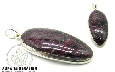 Eudialyt Cabochon Anhänger in Silberfassung von der Kola-Halbinsel