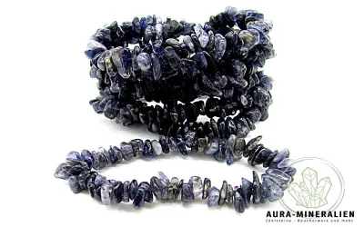 Blaus Iolith Splitterarmband aus Tansania auf elastischem Band