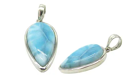 Hellblauer Larimar Cabochon Anhänger in Silberfassung aus Barahona