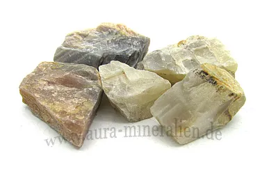 Natürliche Mondstein Rohsteine aus Indien in Weiß, Beige und Anthrazit.