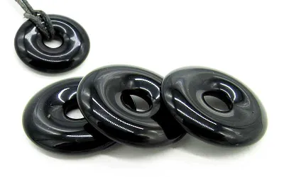 Tiefschwarzer Onyx Donut Anhänger aus Rajasthan Indien
