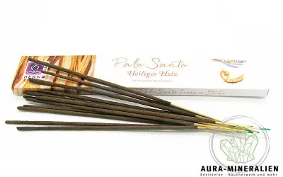 Palo Santo Räucherstäbchen von Holy Smokes Berk auf weißem Hintergrund mit Verpackung.