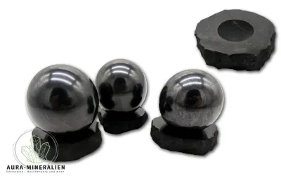 Schungit Kugel 5 cm mit Ständer aus Karelien