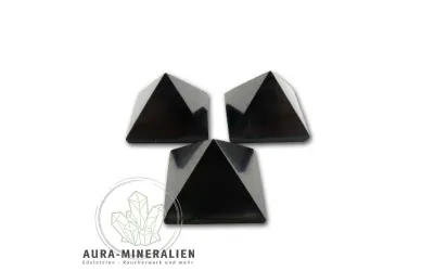 Schungit Pyramide 3x3 cm aus Kar...