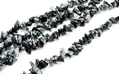 Schwarz-weiß gemusterte Schneeflockenobsidian Splitterkette 80 cm endlos aus Mexiko – Aura Mineralien