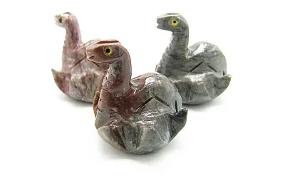 Handgefertigter Brontosaurus im ...