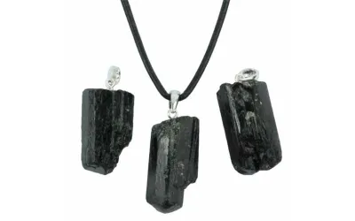 Schwarzer Turmalin Schörl Anhänger gestiftet mit versilberter Öse – Aura Mineralien