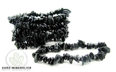Schwarzes Turmalin Schörl Splitterarmband aus Madagaskar mit elastischem Band.